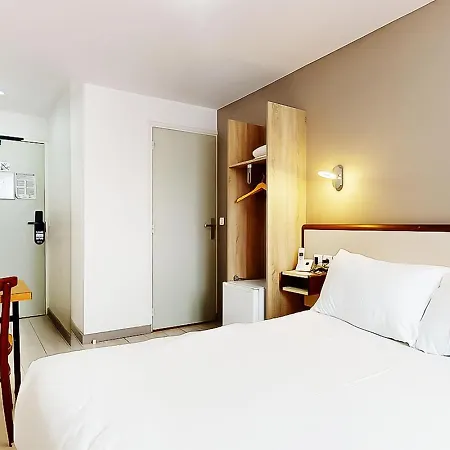 De Menilmontant Hotel