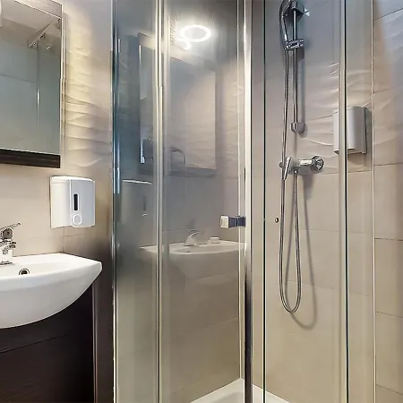 De Menilmontant Hotel 3*