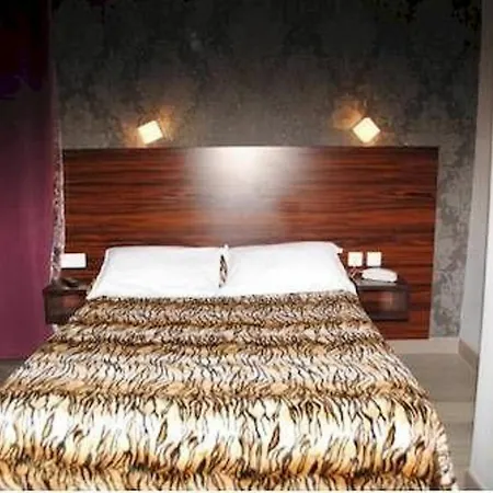 De Menilmontant Hotel 3*