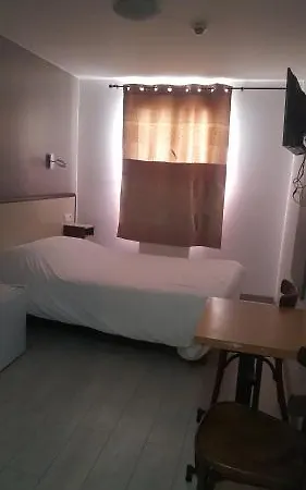 De Menilmontant Hotel 3*
