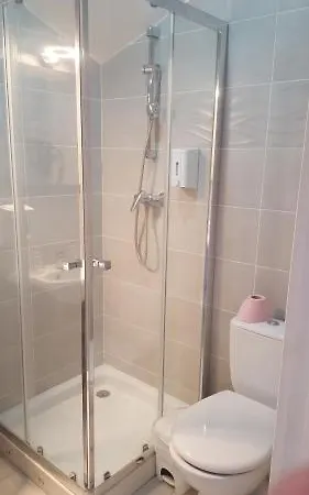 De Menilmontant Hotel 3*